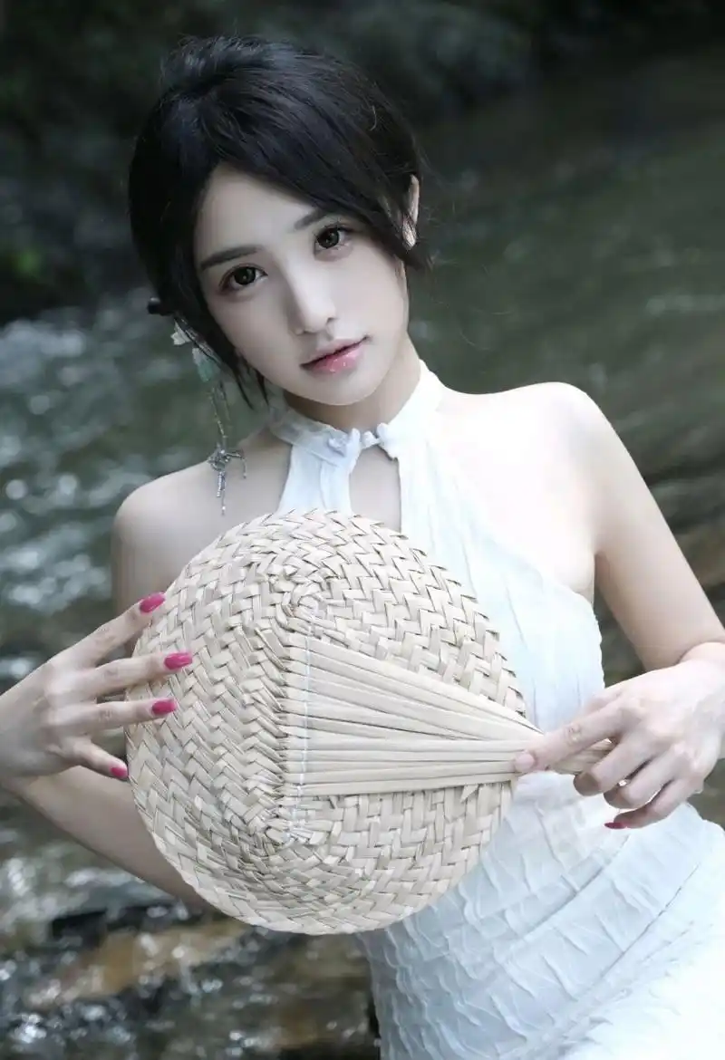 番茄影视《深海回声》科幻悬疑剧海报